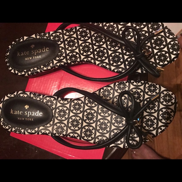 Kate Spade sandals~ Excellent used condition. - Picture 2 of 4